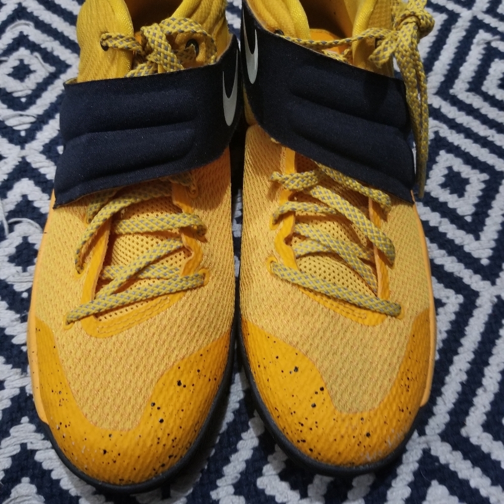 Nike Kyrie irving school bus shoes